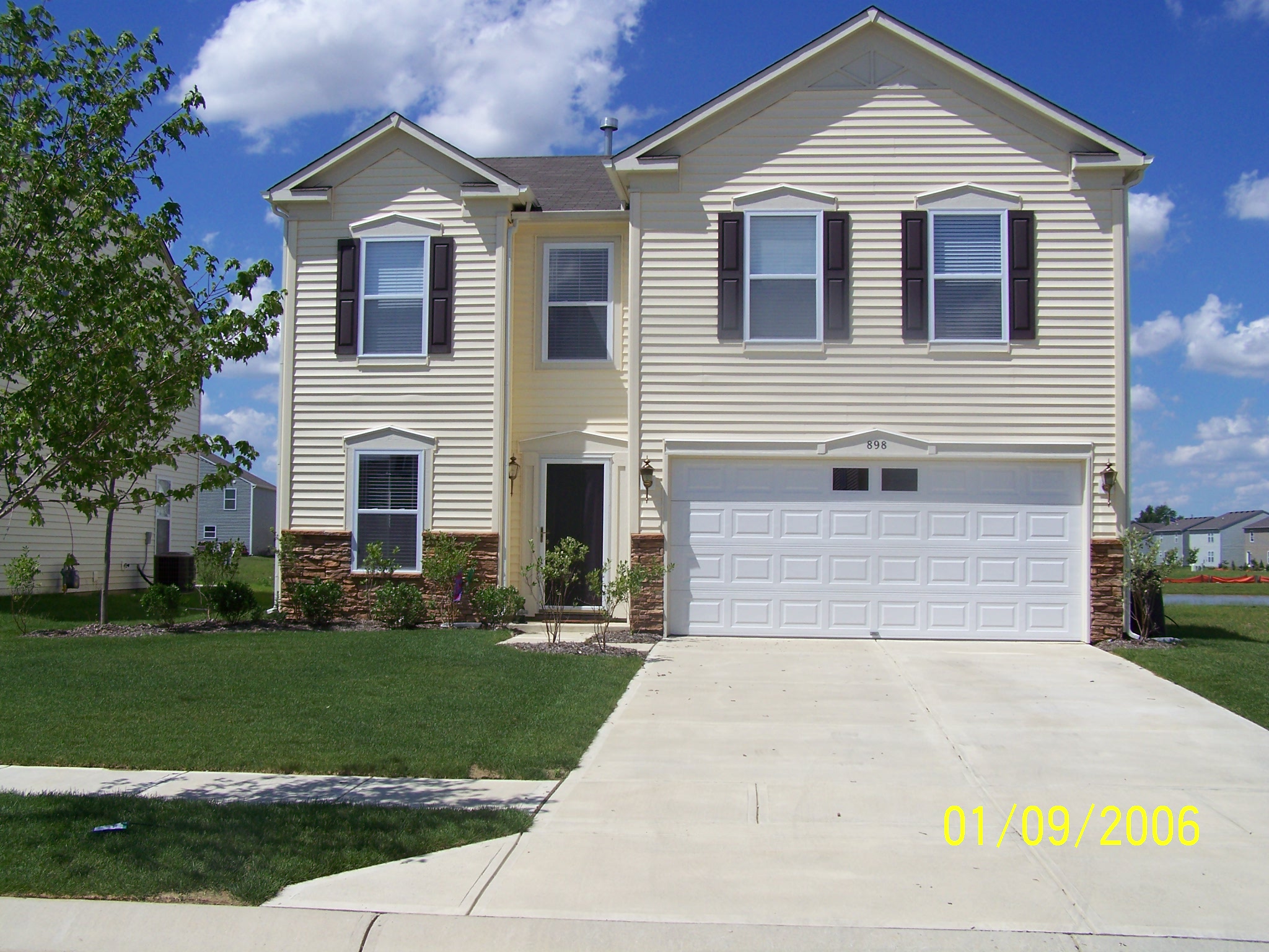 898 Stonehurst Dr.