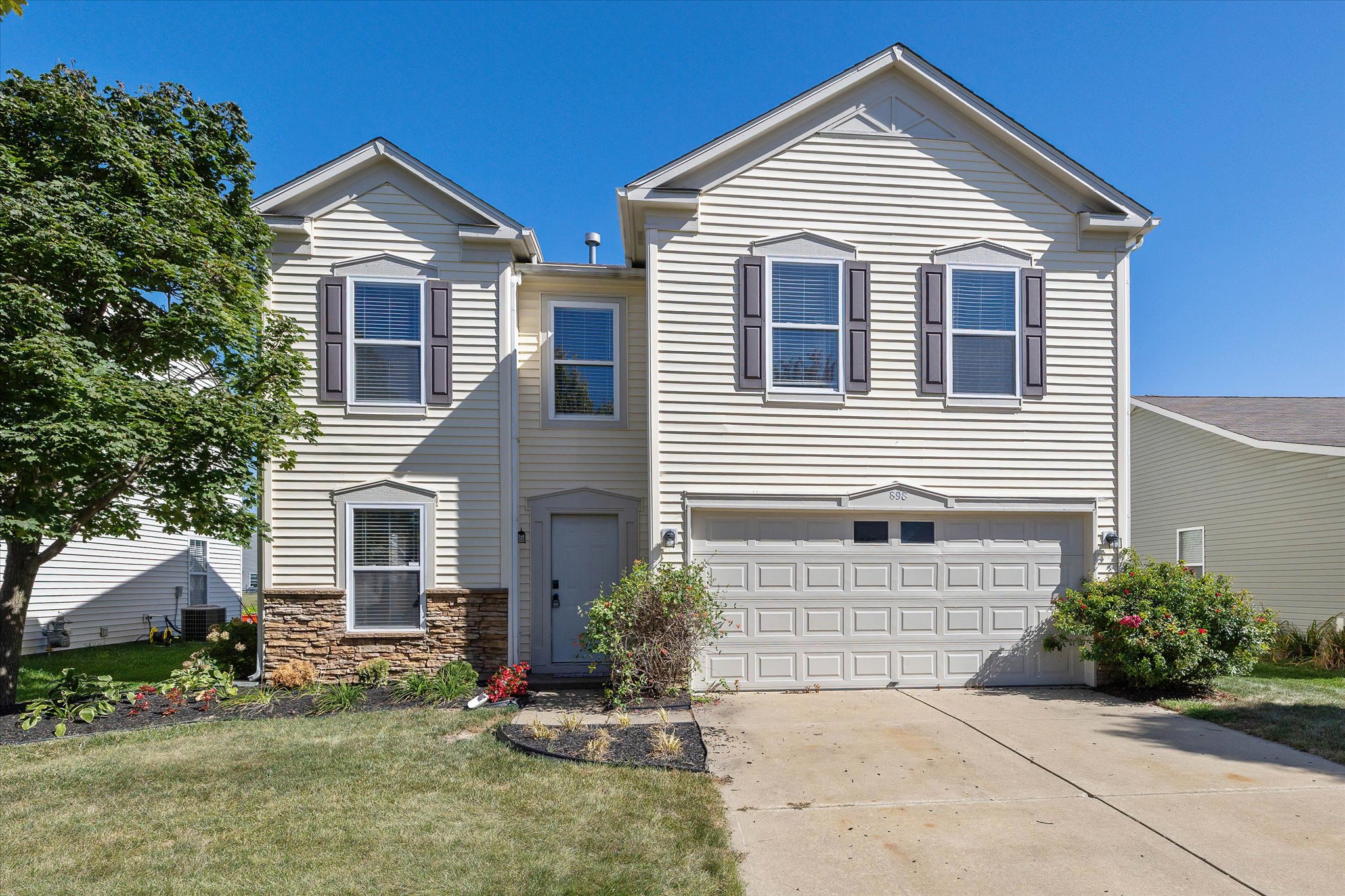 898 Stonehurst Dr.