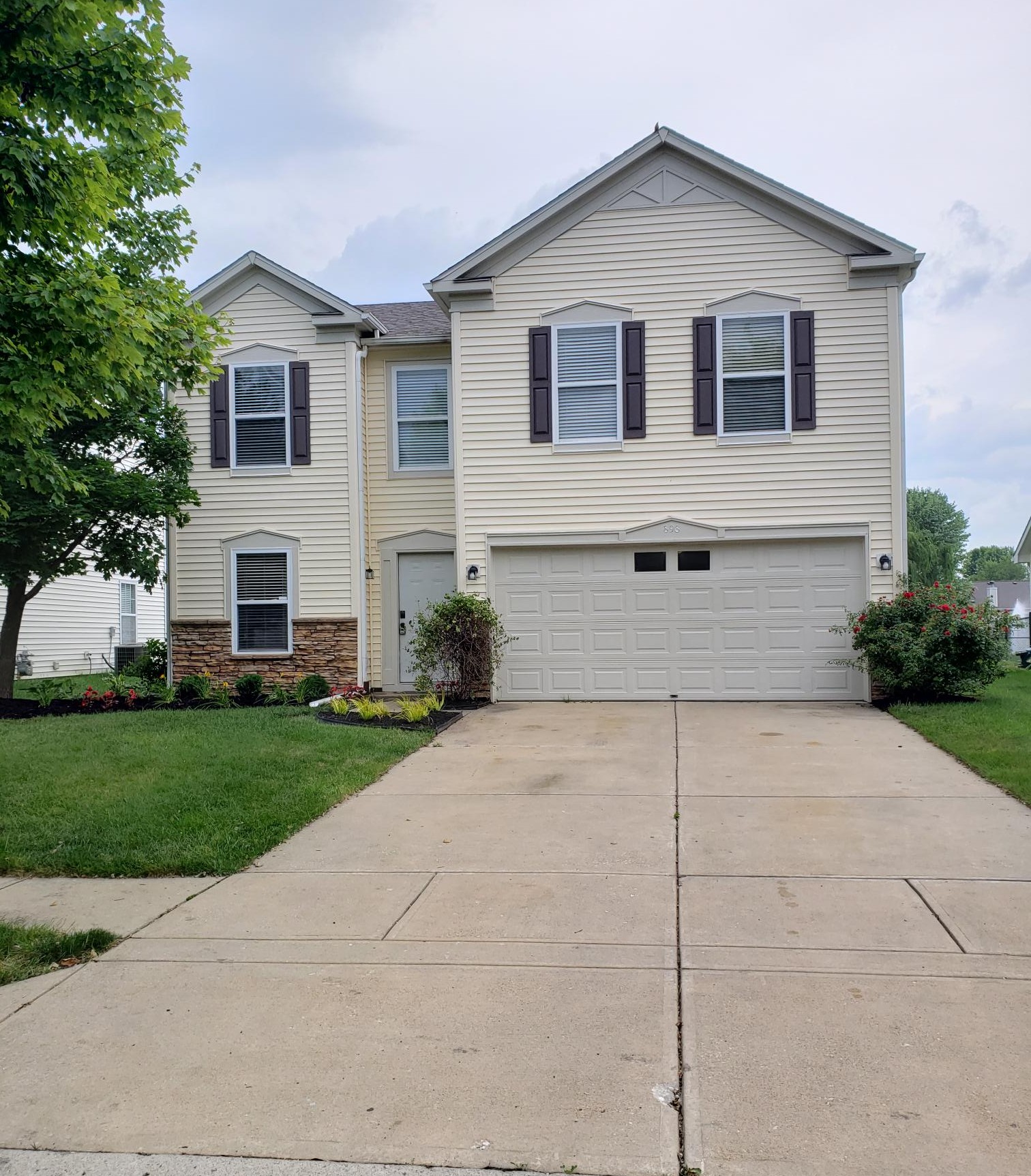 898 Stonehurst Dr.